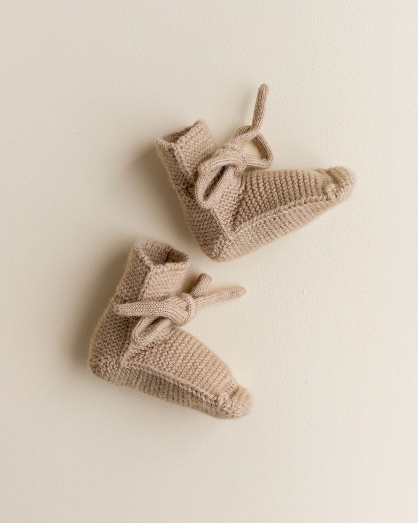 Hvid - booties - woolen baby socks - sand