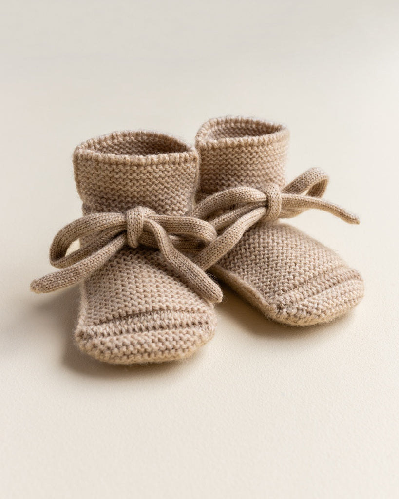 Hvid - booties - wollen baby sokjes - sand