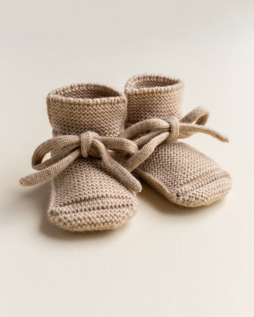 Hvid - booties - woolen baby socks - sand