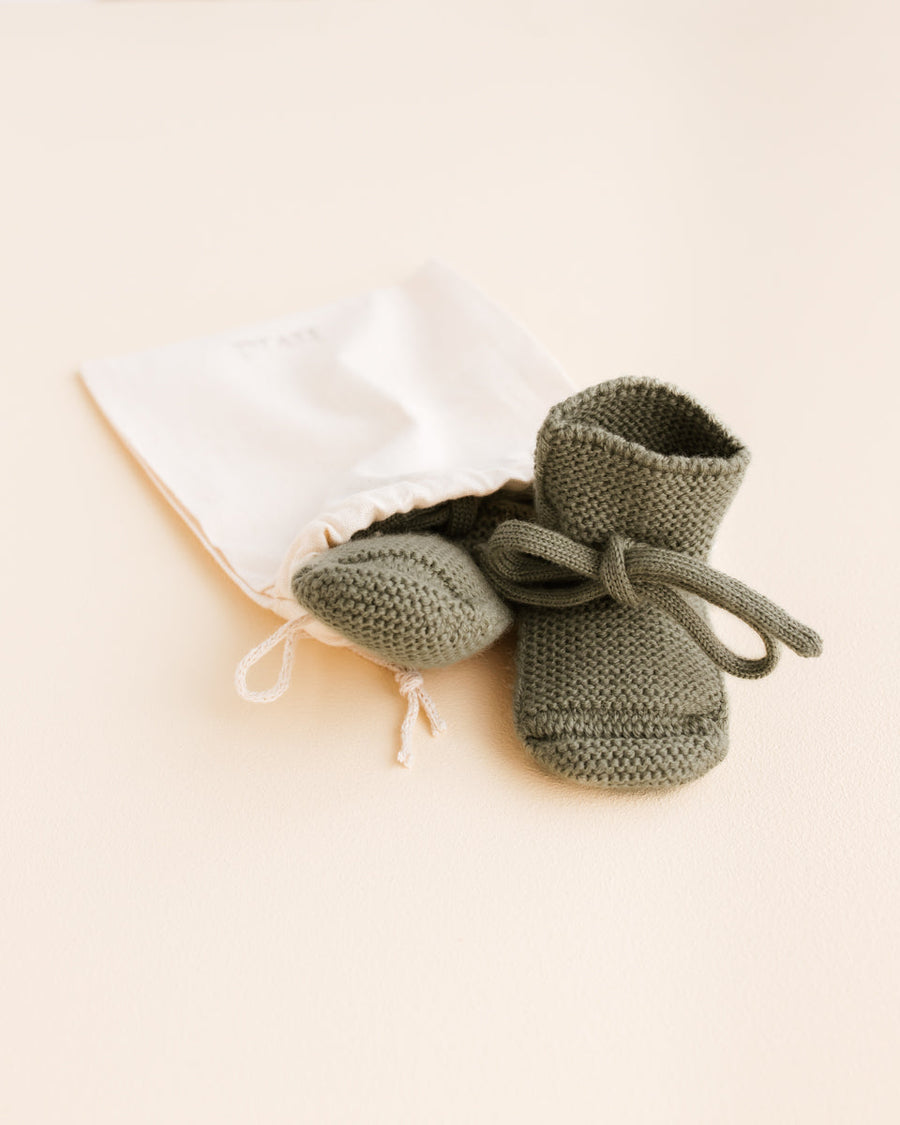 Hvid - booties - wollen baby sokjes - artichoke