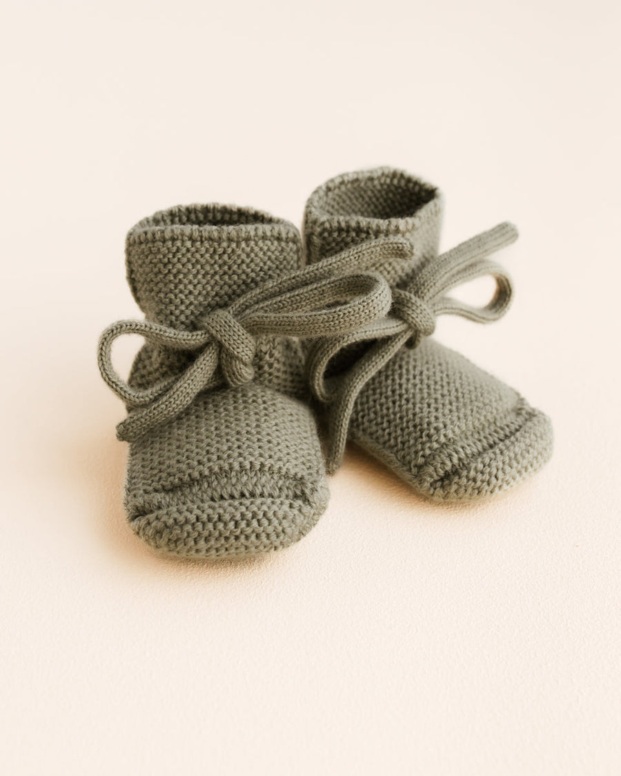 Hvid - booties - wool baby socks - artichoke