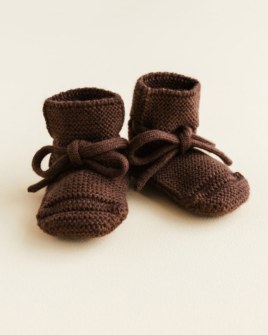 Hvid - booties - wool baby socks - dark brown