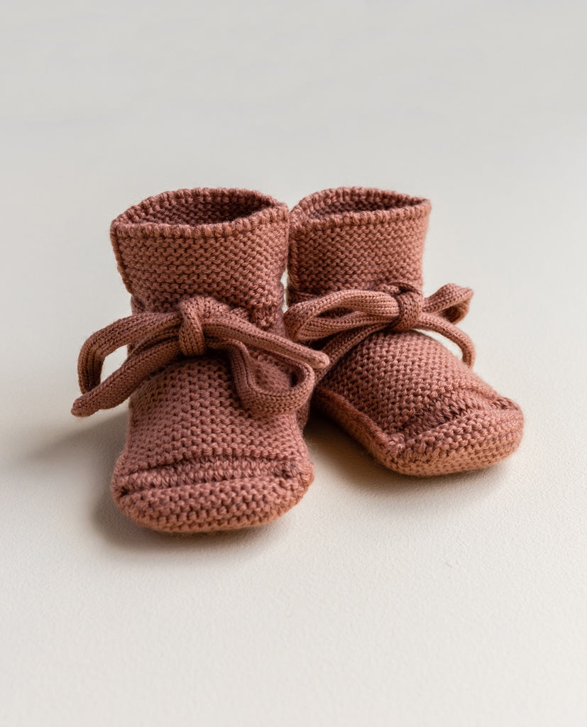 Hvid - booties - wool baby socks - brick